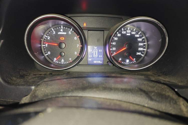 Used Haval H6 2014 Sport Version 1.5T Manual Two-Wheel Drive Elite Edition Odometer Close Up
