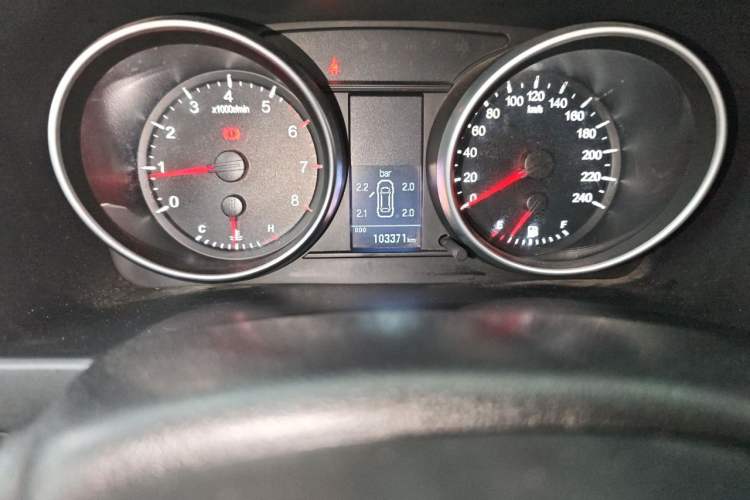 Used Haval H6 2014 Upgraded Model 1.5T Manual Two-Wheel Drive Elite Version Odometer Close Up