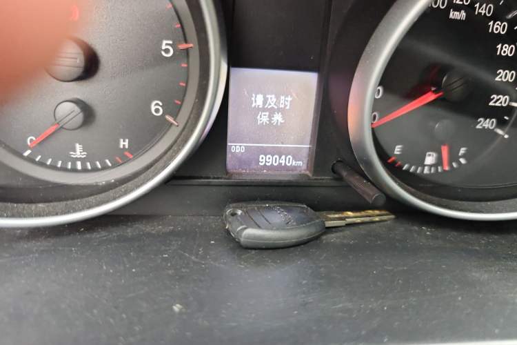 Used Haval H6 2014 Sport Edition 2.0T Diesel Manual Two-Wheel-Drive Elite Model Odometer Close Up