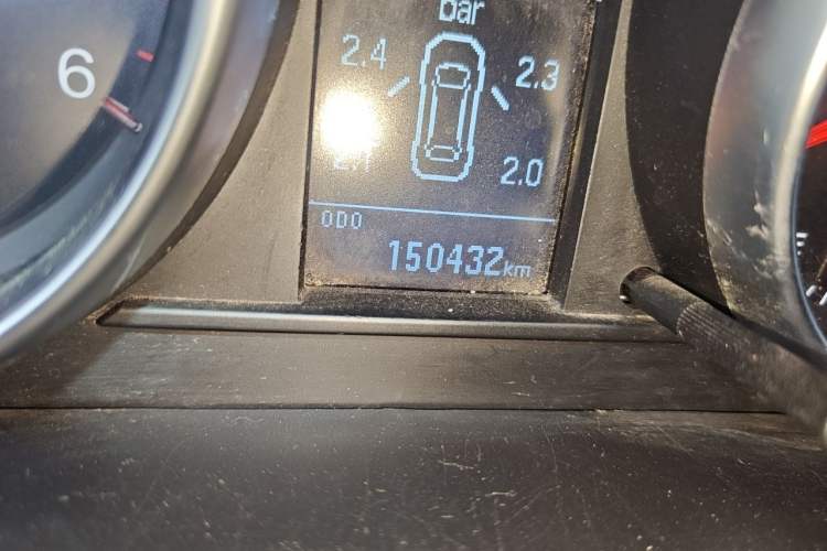 Used Haval H6 2014 Upgraded Model 2.0T Diesel Manual Two-Wheel Drive Elite Version Odometer Close Up