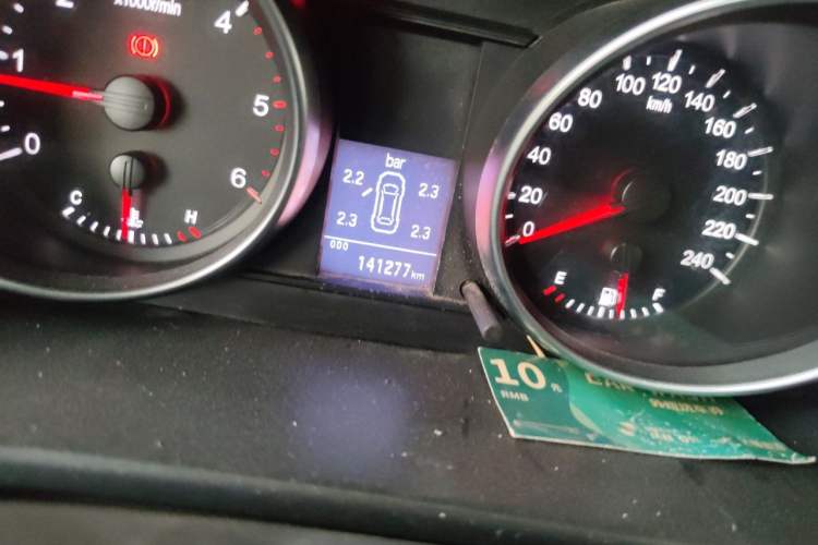 Used Haval H6 2014 Sport Edition 2.0T Diesel Manual Two-Wheel Drive Prestige Model Odometer Close Up