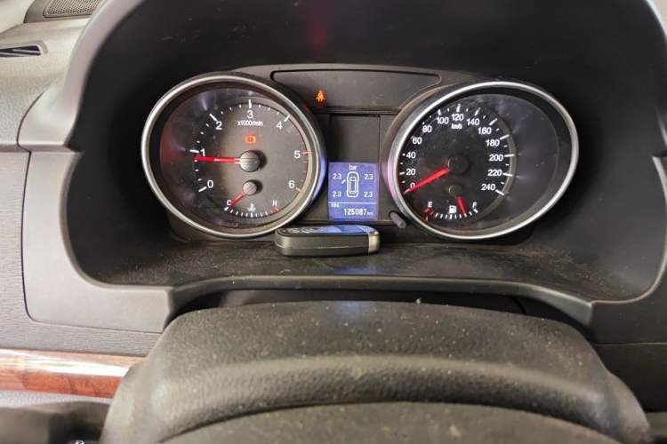 Used Haval H6 2014 Sport Edition 2.0T Diesel Manual Two-Wheel Drive Prestige Model Odometer Close Up