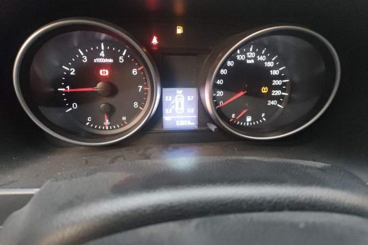 Used Haval H6 2014 Upgraded Model 1.5T Manual Two-Wheel Drive Elite Version Odometer Close Up