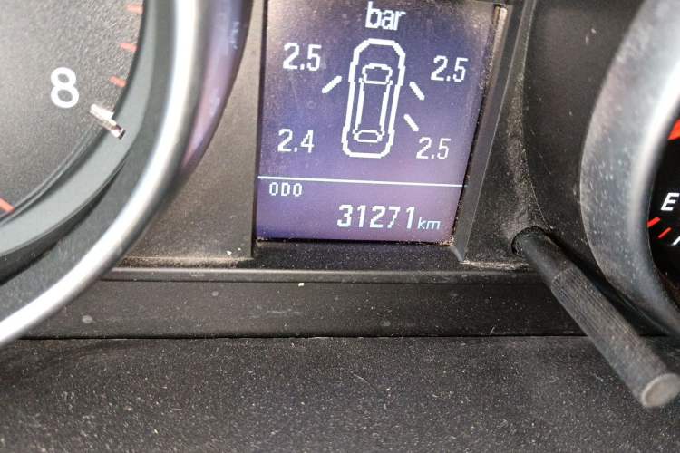 Used Haval H6 2014 Upgraded Model 1.5T Manual Two-Wheel Drive Elite Version Odometer Close Up