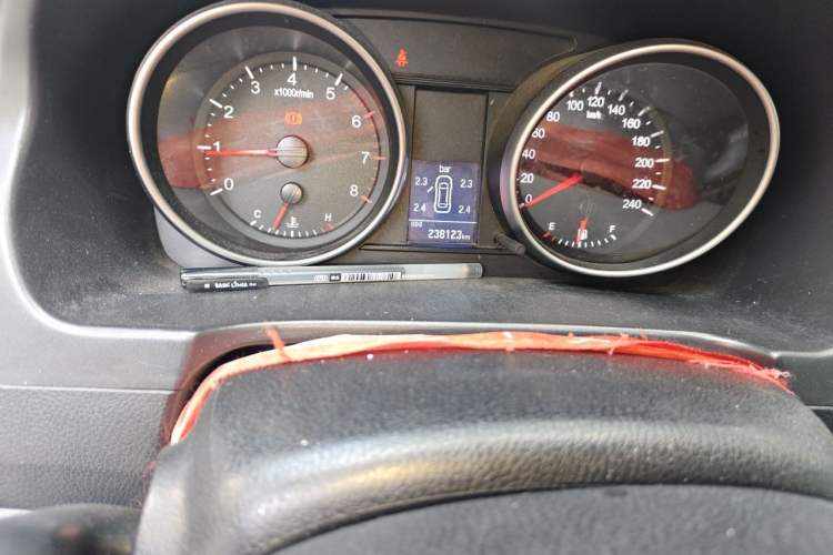 Used Haval H6 2014 Upgraded Model 1.5T Manual Two-Wheel Drive Elite Version Odometer Close Up