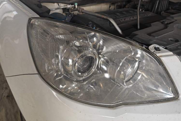 Used Haval H6 2014 Upgraded Model 1.5T Manual Two-Wheel Drive Elite Version Right Front Headlight