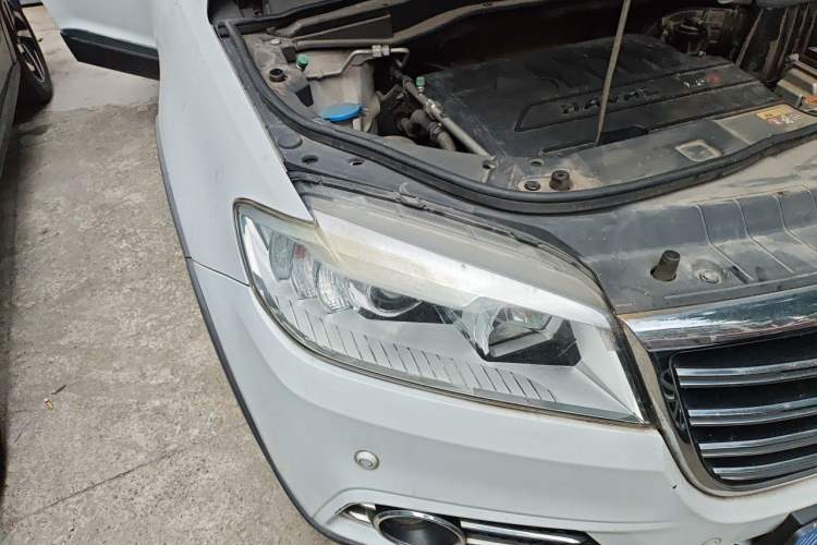 Used Haval H6 2014 Sport Version 1.5T Manual Two-Wheel Drive Elite Edition Right Front Headlight