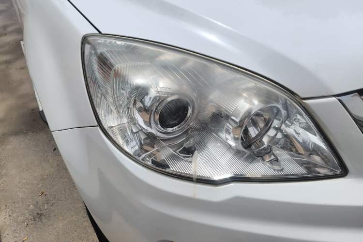 Used Haval H6 2014 Upgraded Model 1.5T Manual Two-Wheel Drive Elite Version Right Front Headlight