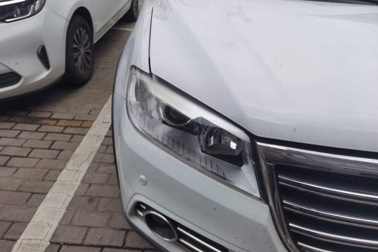 Used Haval H6 2014 Sport Version 1.5T Manual Two-Wheel Drive Elite Edition Right Front Headlight