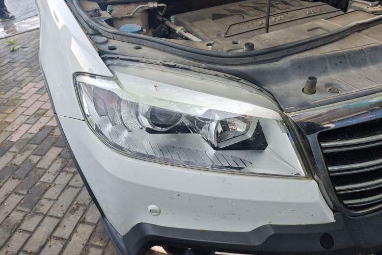 Used Haval H6 2014 Sport Version 1.5T Manual Two-Wheel Drive Elite Edition Right Front Headlight