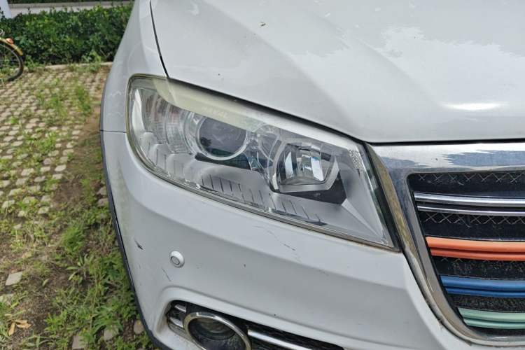 Used Haval H6 2014 Sport Version 1.5T Manual Two-Wheel Drive Elite Edition Right Front Headlight