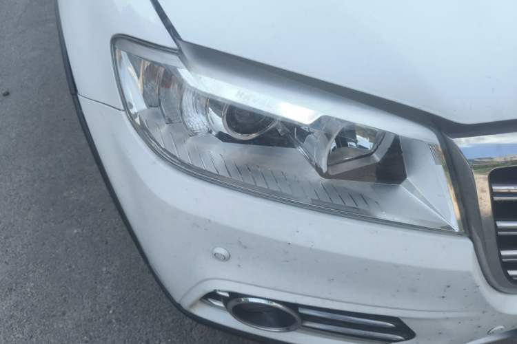 Used Haval H6 2014 Sport Version 1.5T Manual Two-Wheel Drive Elite Edition Right Front Headlight