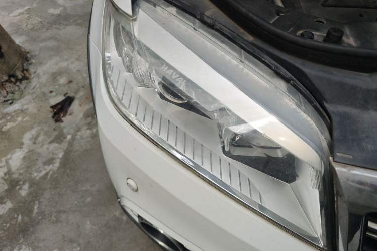 Used Haval H6 2014 Sport Version 1.5T Manual Two-Wheel Drive Elite Edition Right Front Headlight