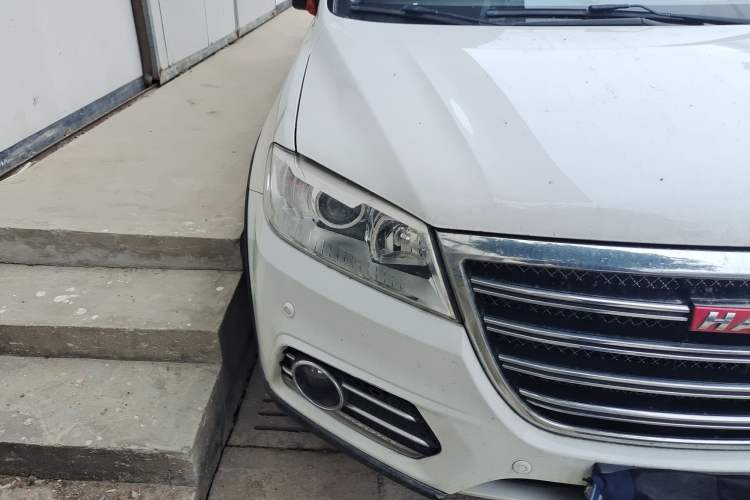 Used Haval H6 2014 Sport Version 1.5T Manual Two-Wheel Drive Elite Edition Right Front Headlight
