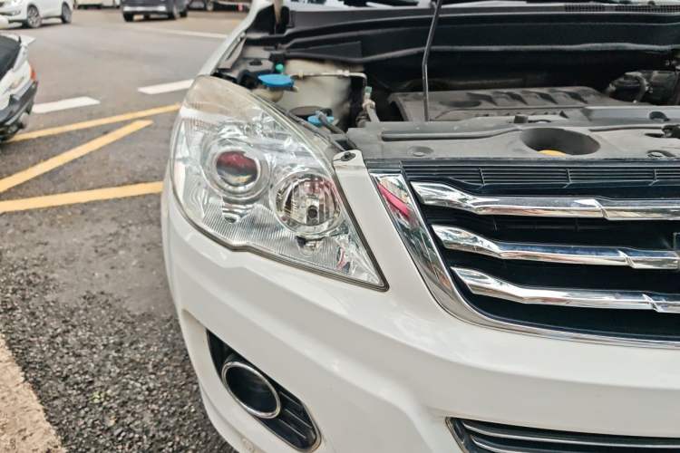 Used Haval H6 2014 Upgraded Model 1.5T Manual Two-Wheel Drive Elite Version Right Front Headlight