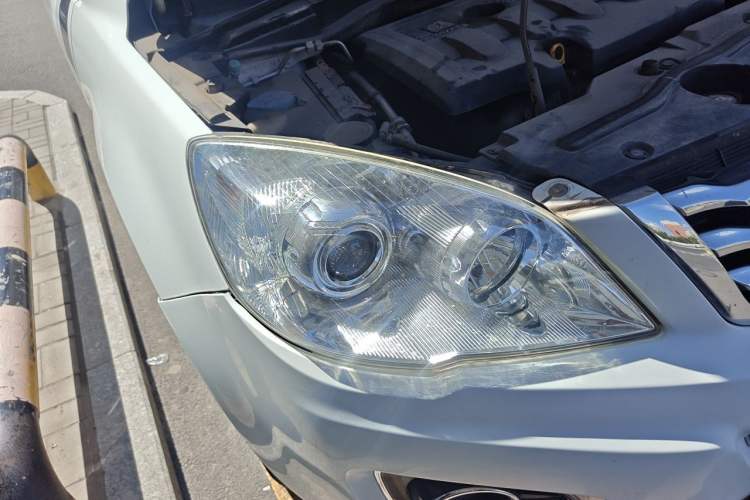 Used Haval H6 2014 Upgraded Model 2.0T Diesel Manual Two-Wheel Drive Elite Version Right Front Headlight