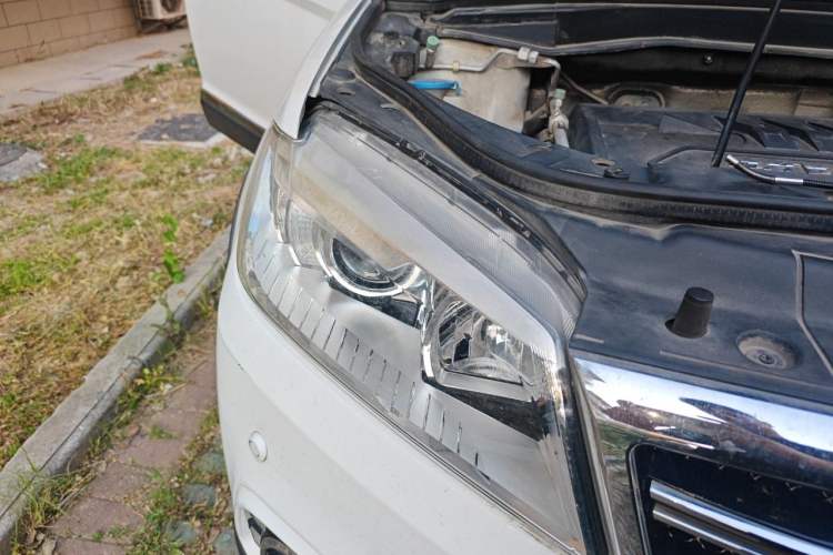 Used Haval H6 2014 Sport Version 1.5T Manual Two-Wheel Drive Elite Edition Right Front Headlight