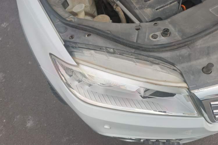 Used Haval H6 2014 Sport Version 1.5T Manual Two-Wheel Drive Elite Edition Right Front Headlight