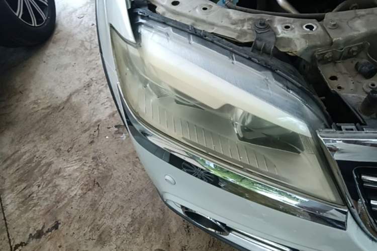 Used Haval H6 2014 Sport Version 1.5T Manual Two-Wheel Drive Elite Edition Right Front Headlight