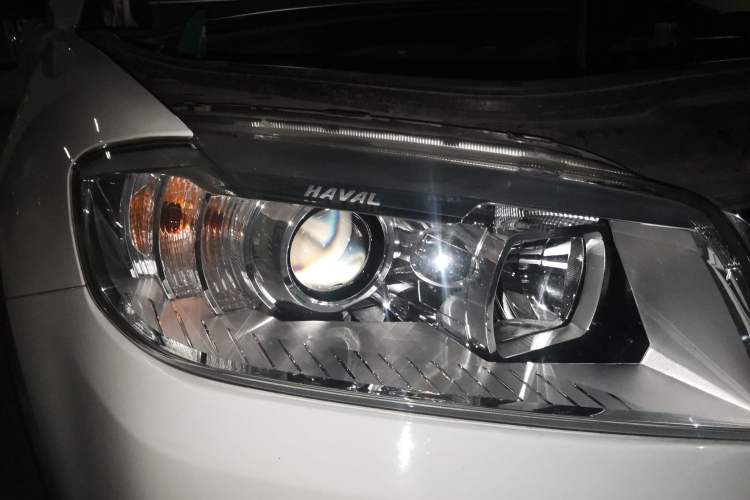 Used Haval H6 2014 Sport Version 1.5T Manual Two-Wheel Drive Elite Edition Right Front Headlight