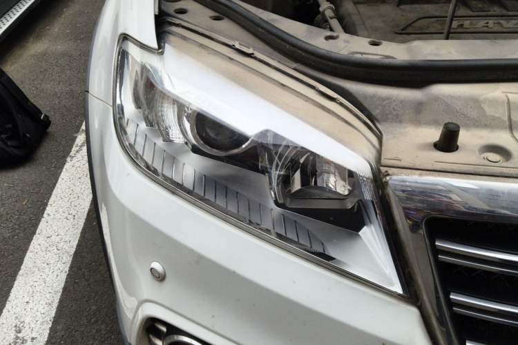 Used Haval H6 2014 Sport Version 1.5T Manual Two-Wheel Drive Elite Edition Right Front Headlight