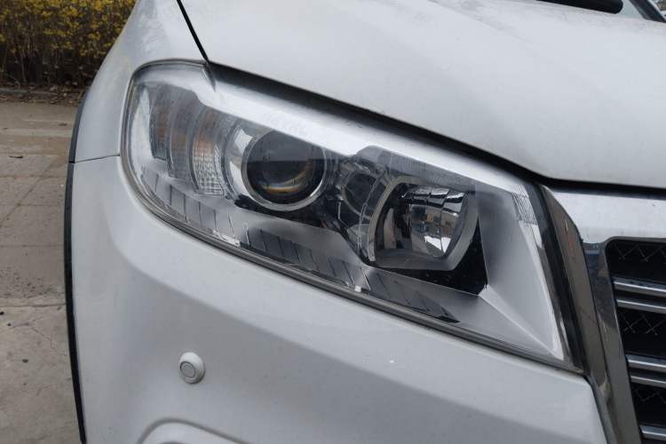 Used Haval H6 2014 Sport Edition 2.4L Automatic Elite Model Right Front Headlight
