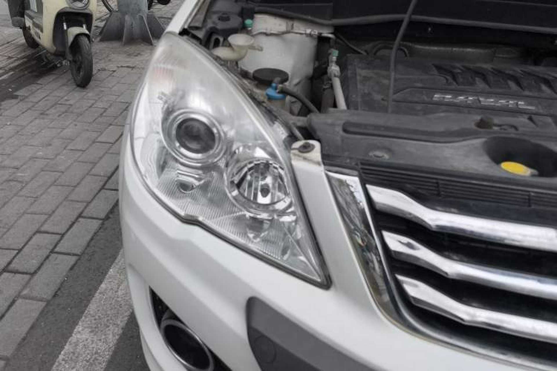 Used Haval H6 2014 Upgraded Model 1.5T Manual Two-Wheel Drive Elite Version Right Front Headlight