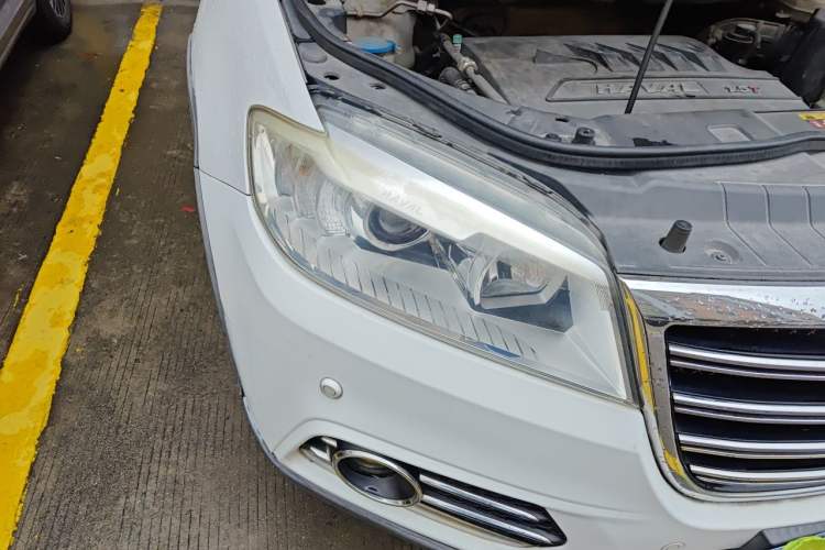 Used Haval H6 2014 Sport Version 1.5T Manual Two-Wheel Drive Elite Edition Right Front Headlight