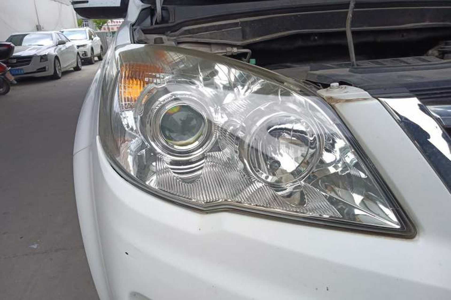 Used Haval H6 2014 Upgraded Model 1.5T Manual Two-Wheel Drive Elite Version Right Front Headlight