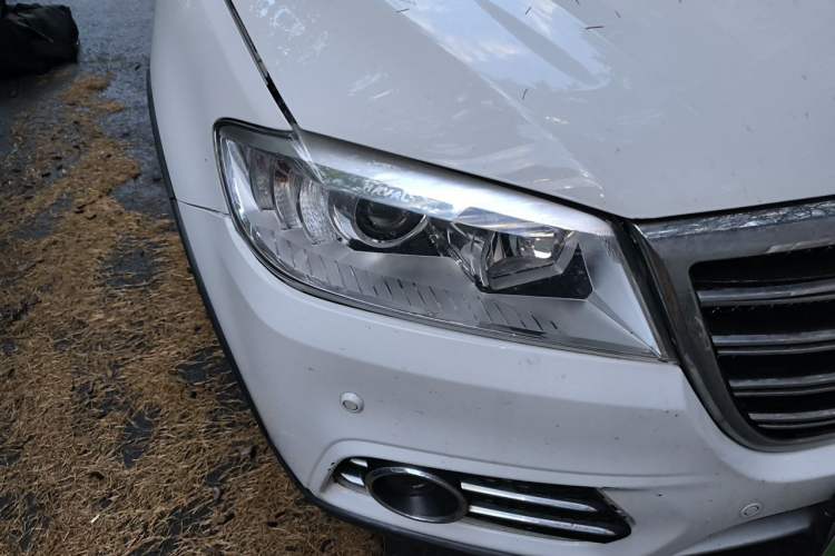 Used Haval H6 2014 Sport Version 1.5T Manual Two-Wheel Drive Elite Edition Right Front Headlight