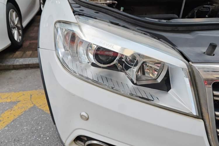 Used Haval H6 2014 Sport Version 1.5T Manual Two-Wheel Drive Elite Edition Right Front Headlight