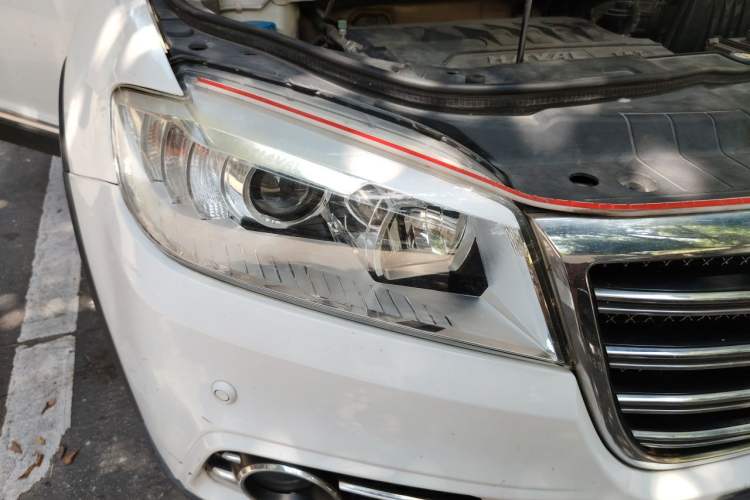 Used Haval H6 2014 Sport Version 1.5T Manual Two-Wheel Drive Elite Edition Right Front Headlight