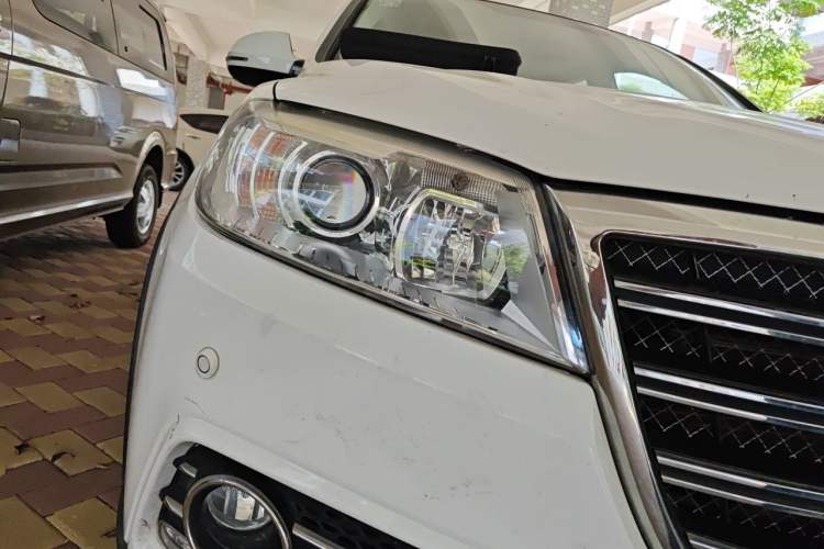 Used Haval H6 2014 Sport Edition 2.0T Diesel Manual Two-Wheel Drive Prestige Model Right Front Headlight
