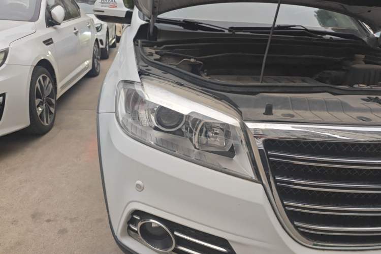 Used Haval H6 2014 Sport Version 1.5T Manual Two-Wheel Drive Elite Edition Right Front Headlight