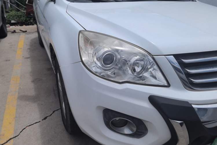 Used Haval H6 2014 Upgraded Model 1.5T Manual Two-Wheel Drive Elite Version Right Front Headlight
