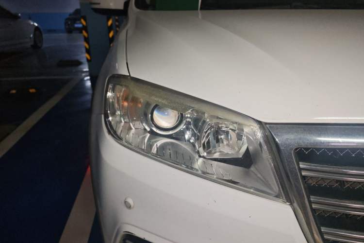 Used Haval H6 2014 Sport Version 1.5T Manual Two-Wheel Drive Elite Edition Right Front Headlight