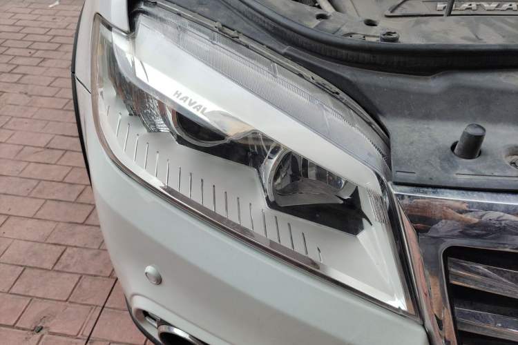 Used Haval H6 2014 Sport Version 1.5T Manual Two-Wheel Drive Elite Edition Right Front Headlight