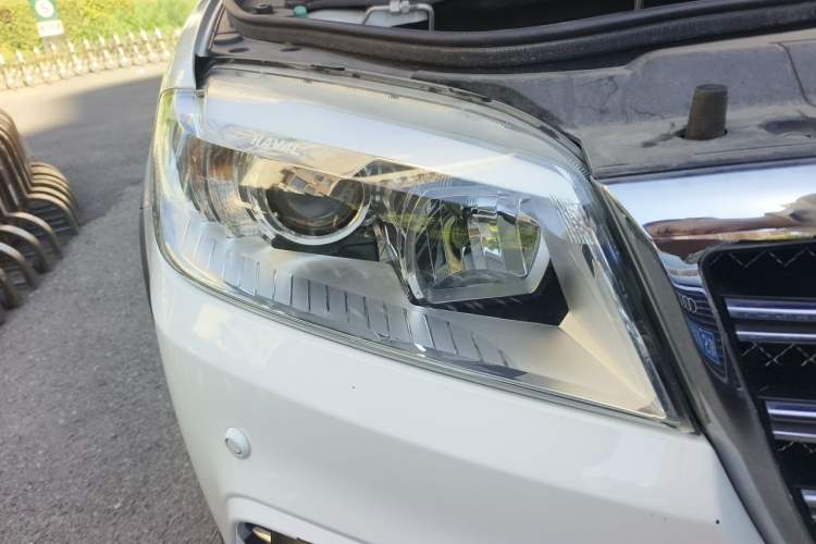Used Haval H6 2014 Sport Version 1.5T Manual Two-Wheel Drive Elite Edition Right Front Headlight