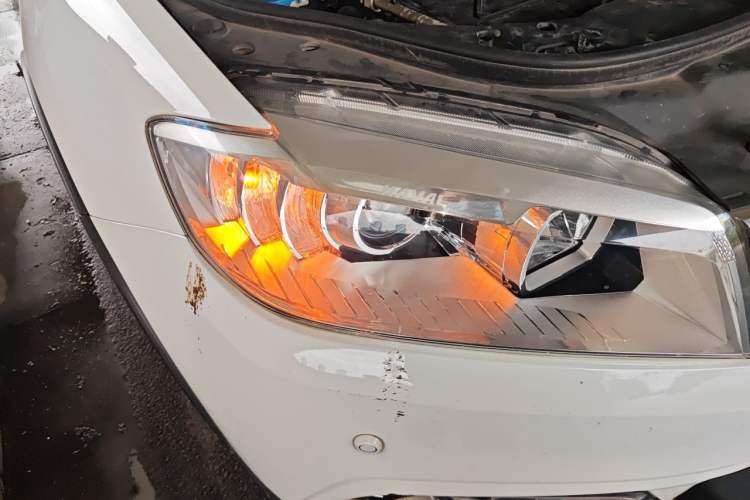 Used Haval H6 2014 Sport Version 1.5T Manual Two-Wheel Drive Elite Edition Right Front Headlight
