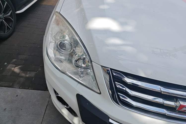 Used Haval H6 2014 Upgraded Model 1.5T Manual Two-Wheel Drive Elite Version Right Front Headlight