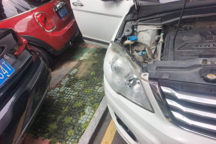 Used Haval H6 2014 Upgraded Model 1.5T Manual Two-Wheel Drive Elite Version Right Front Headlight