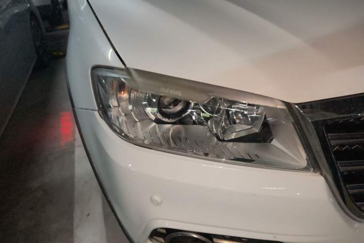 Used Haval H6 2014 Sport Version 1.5T Manual Two-Wheel Drive Elite Edition Right Front Headlight