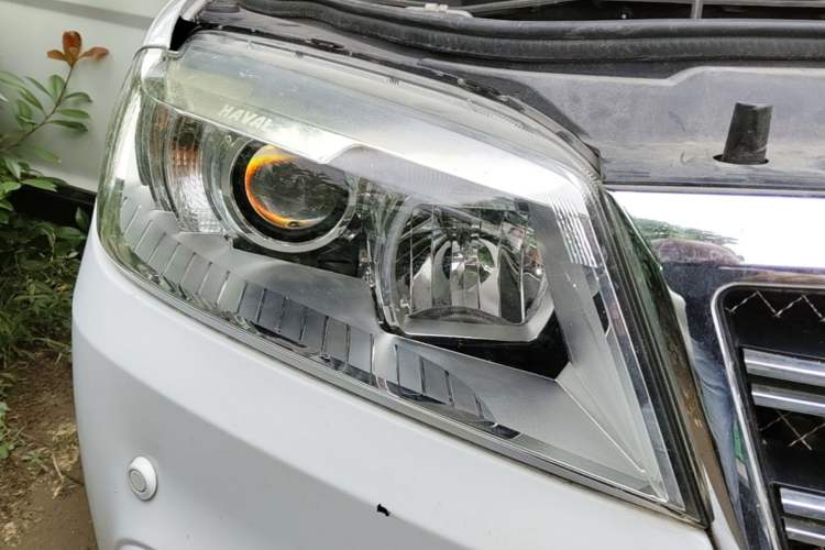 Used Haval H6 2014 Sport Version 1.5T Manual Two-Wheel Drive Elite Edition Right Front Headlight