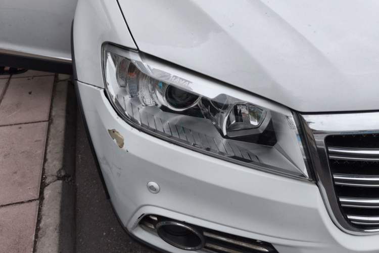 Used Haval H6 2014 Sport Version 1.5T Manual Two-Wheel Drive Elite Edition Right Front Headlight