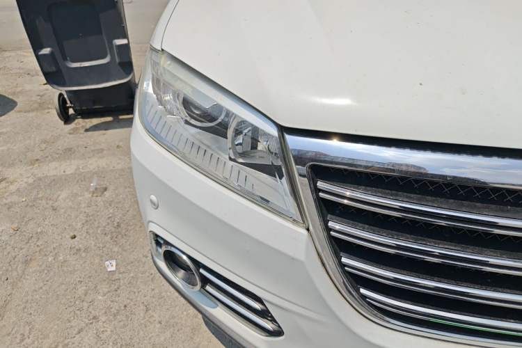 Used Haval H6 2014 Sport Version 1.5T Manual Two-Wheel Drive Elite Edition Right Front Headlight