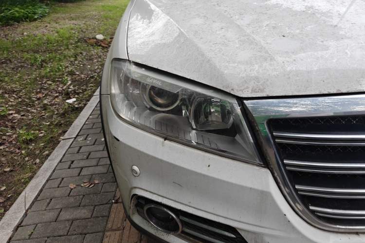 Used Haval H6 2014 Sport Version 1.5T Manual Two-Wheel Drive Elite Edition Right Front Headlight