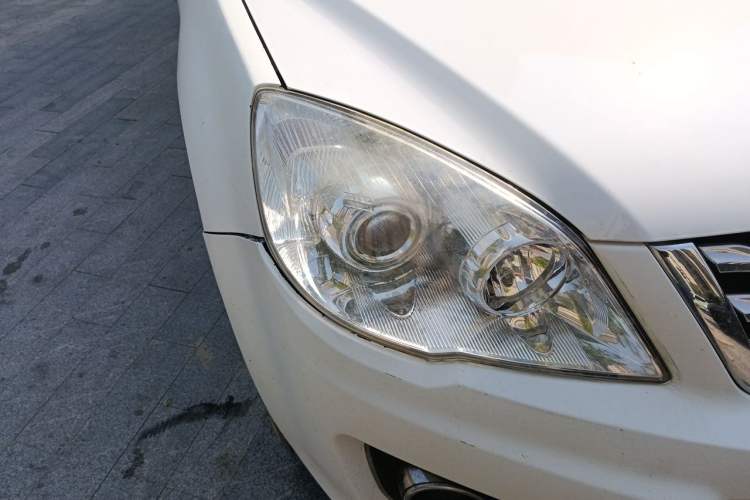Used Haval H6 2014 Upgraded Model 1.5T Manual Two-Wheel Drive Elite Version Right Front Headlight