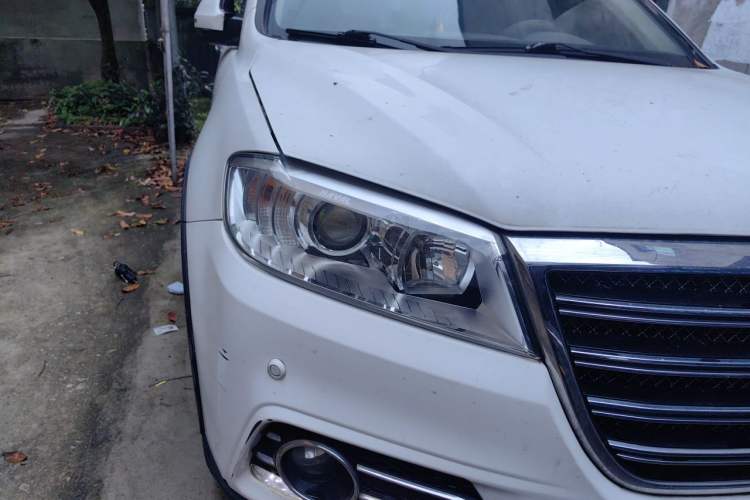 Used Haval H6 2014 Sport Edition 2.4L Automatic Elite Model Right Front Headlight