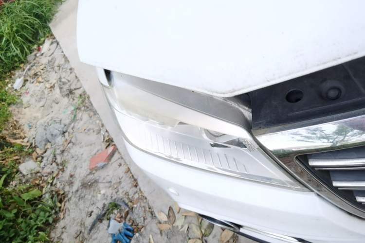 Used Haval H6 2014 Sport Edition 2.4L Automatic Elite Model Right Front Headlight