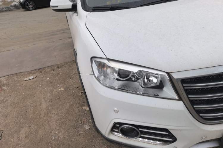 Used Haval H6 2014 Upgraded Model 1.5T Manual Two-Wheel Drive Elite Version Right Front Headlight